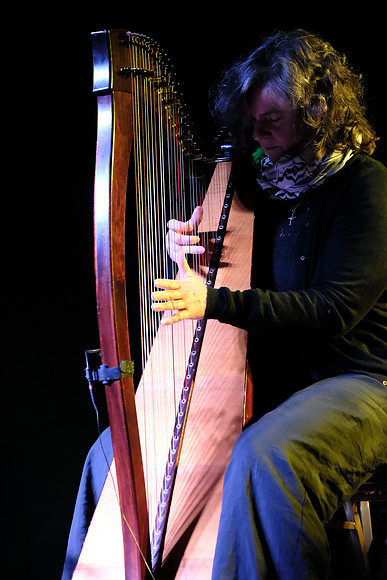 0023 Harps Together