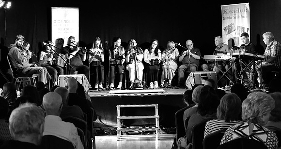0006 O'Carolan Harp Festival 5thAugust Door Dancing