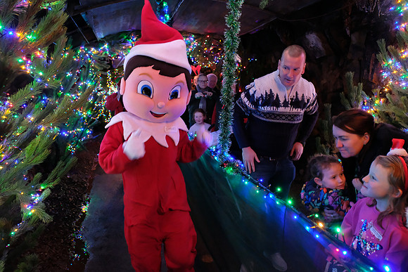 227 Agrina Santa 6th Dec