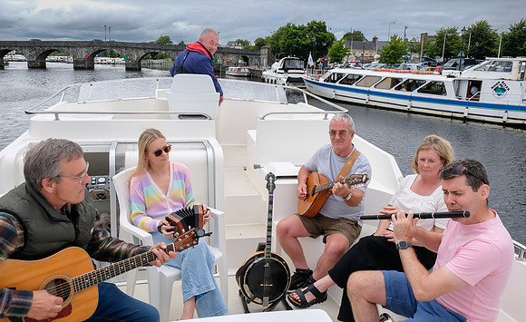 0006 Le Boat Carolan Collective Reel Craic sessions 14th August