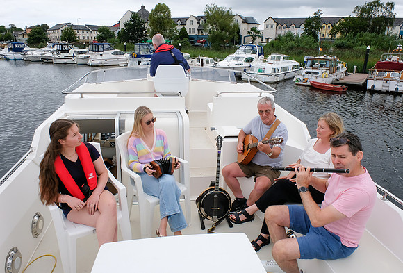 0007 Le Boat Carolan Collective Reel Craic sessions 14th August