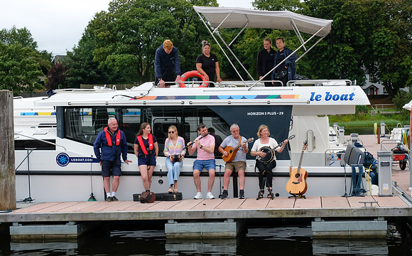 0023 Le Boat Carolan Collective Reel Craic sessions 14th August