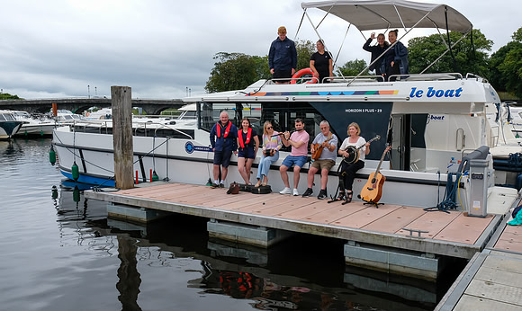 0027 Le Boat Carolan Collective Reel Craic sessions 14th August