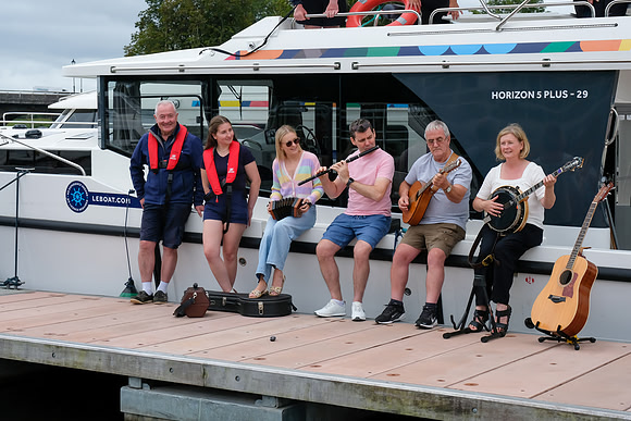 0029 Le Boat Carolan Collective Reel Craic sessions 14th August