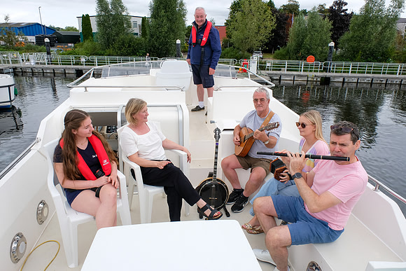 0039 Le Boat Carolan Collective Reel Craic sessions 14th August