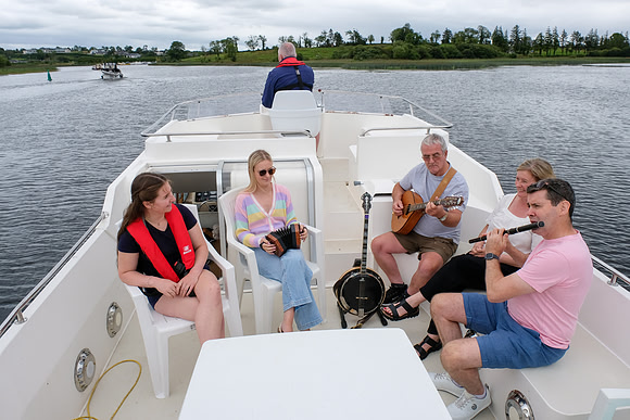 0041 Le Boat Carolan Collective Reel Craic sessions 14th August