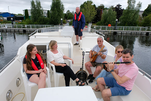 0040 Le Boat Carolan Collective Reel Craic sessions 14th August