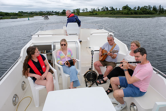 0042 Le Boat Carolan Collective Reel Craic sessions 14th August