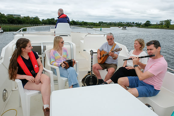 0045 Le Boat Carolan Collective Reel Craic sessions 14th August