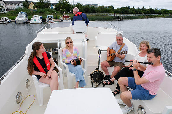 0046 Le Boat Carolan Collective Reel Craic sessions 14th August