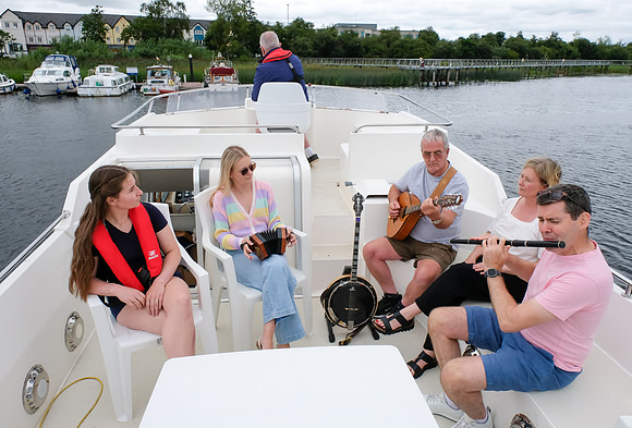 0051 Le Boat Carolan Collective Reel Craic sessions 14th August