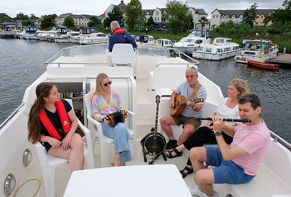 0052 Le Boat Carolan Collective Reel Craic sessions 14th August