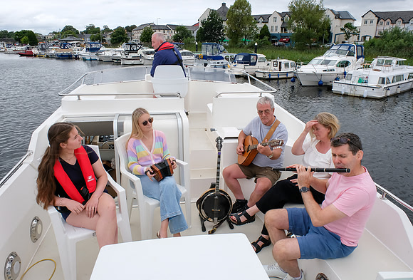 0055 Le Boat Carolan Collective Reel Craic sessions 14th August
