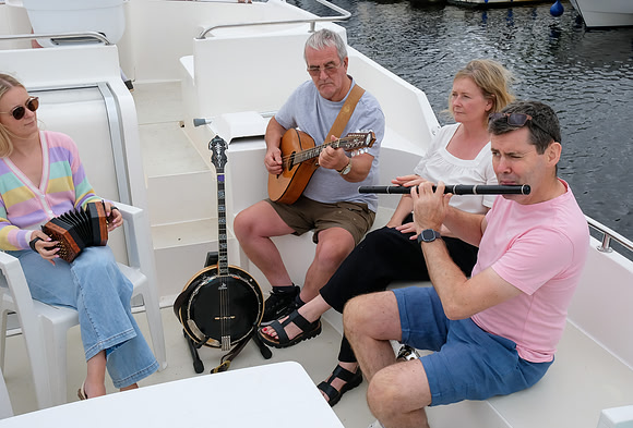0056 Le Boat Carolan Collective Reel Craic sessions 14th August