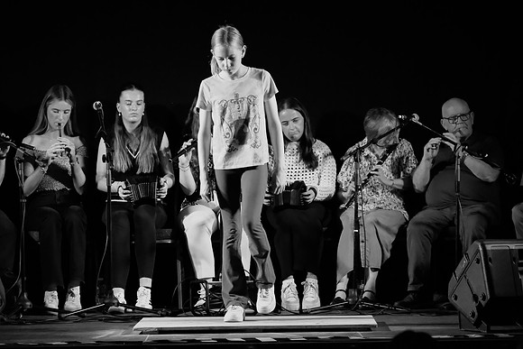0148 O'Carolan Harp Festival 5thAugust Door Dancing