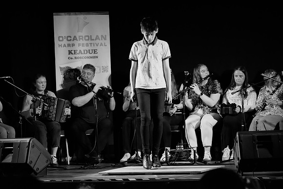 0141 O'Carolan Harp Festival 5thAugust Door Dancing