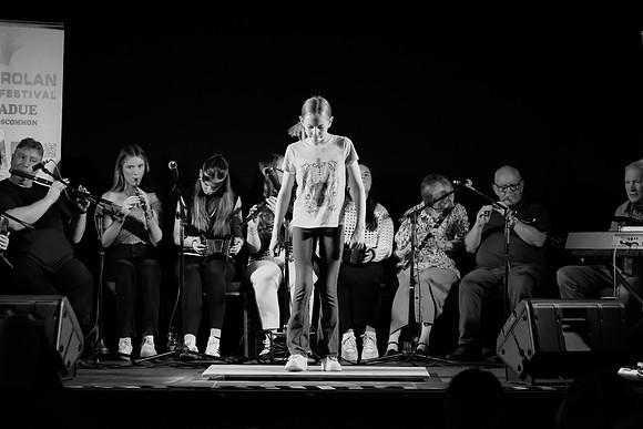 0147 O'Carolan Harp Festival 5thAugust Door Dancing