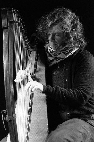 0010 Harps Together