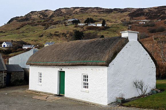 082 Irish Cottage Life