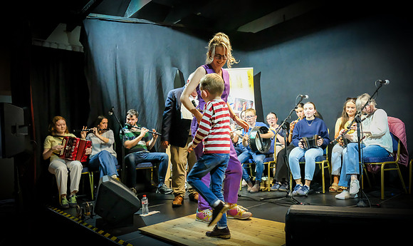 89 O'Carolan Festival Door Dancing 4th August