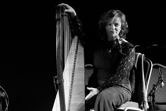 0025 Harps Together