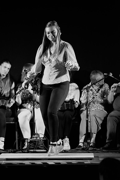 0198 O'Carolan Harp Festival 5thAugust Door Dancing