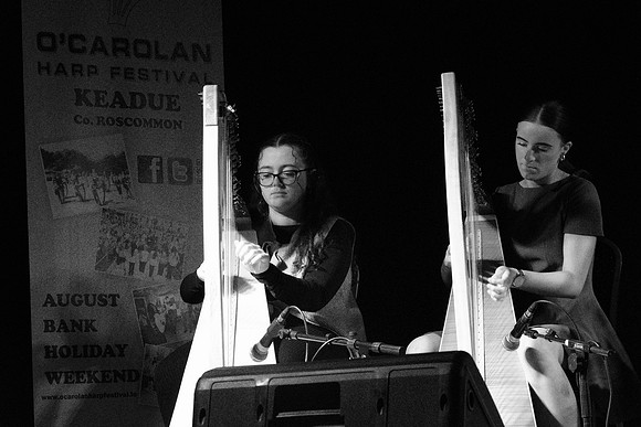 0044 Harps Together