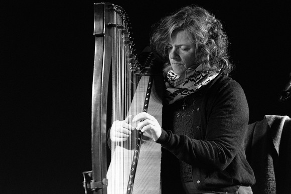 0014 Harps Together