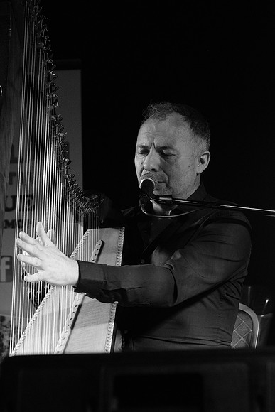 0099 Harps Together