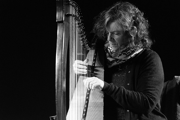 0012 Harps Together